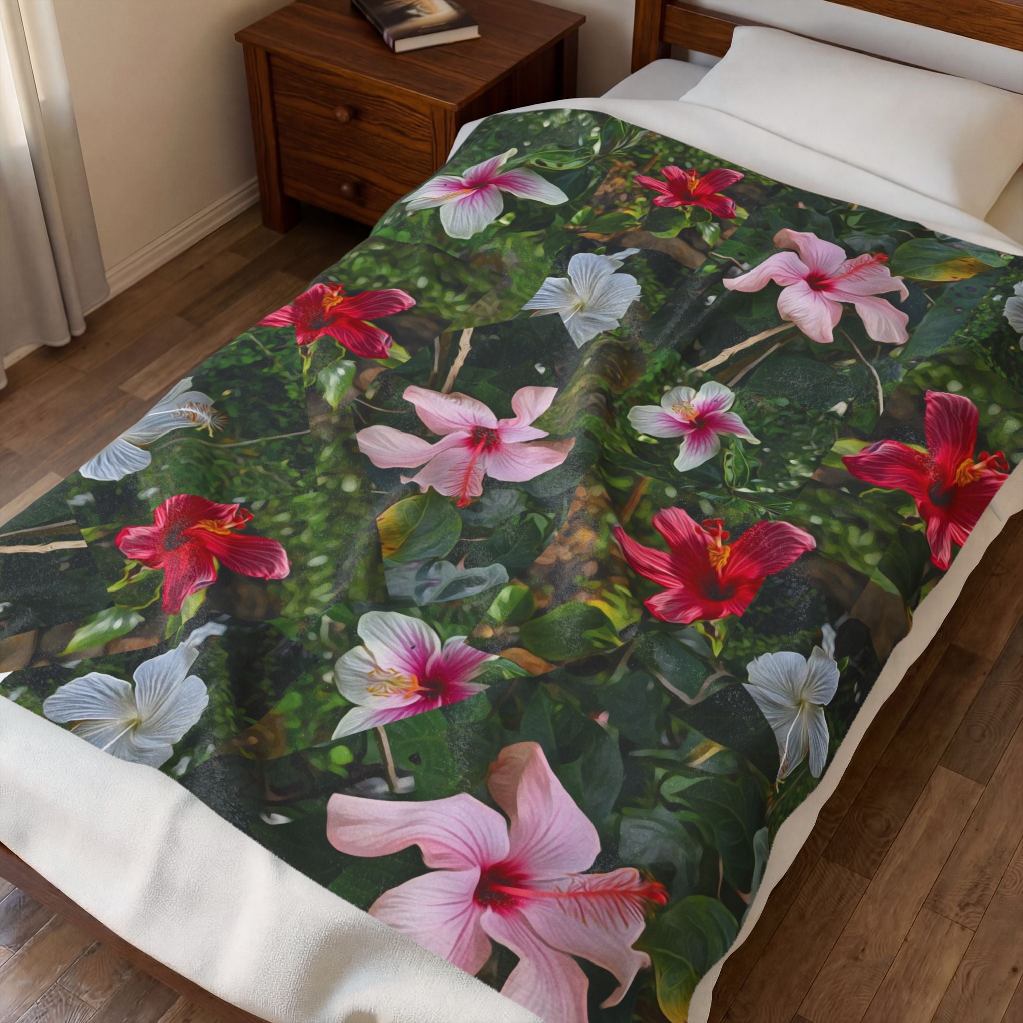 Manta de terciopelo con flores de plumeria — Manta tropical con flores rosas y blancas